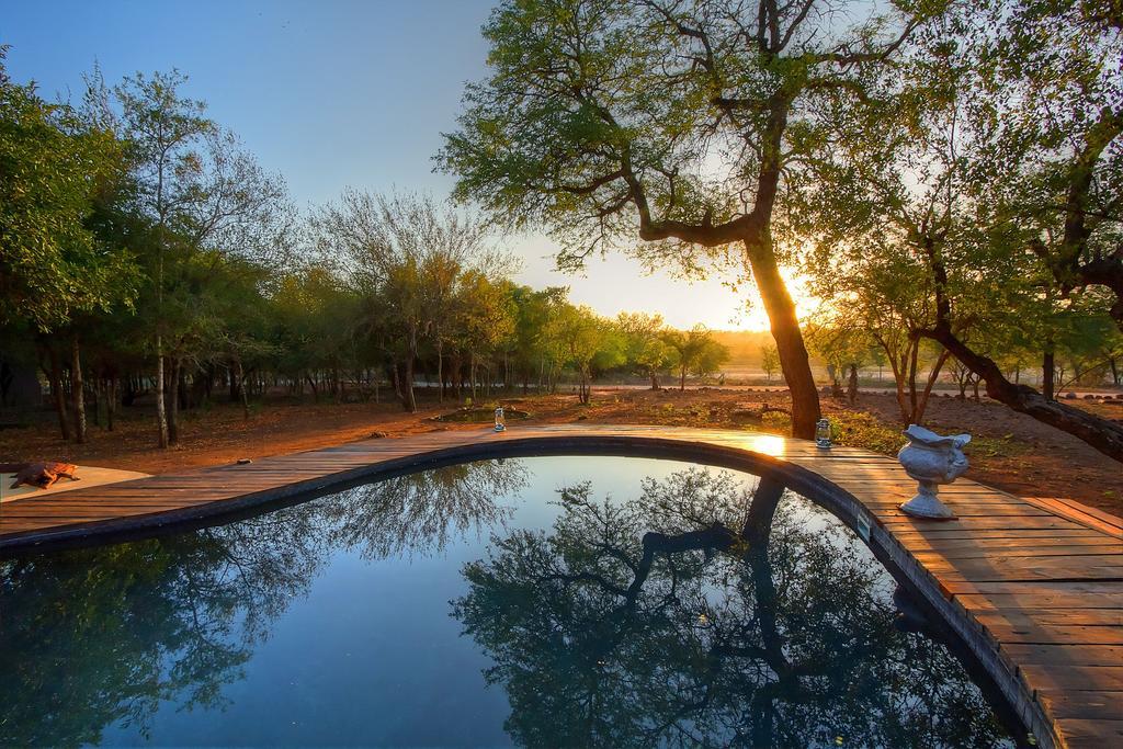 Mvuradona Safari Lodge *